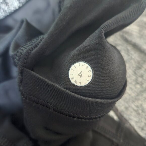 Lululemon Air Time Black White Lost In Pace Skirt Size 4 Tall - Picture 7 of 8